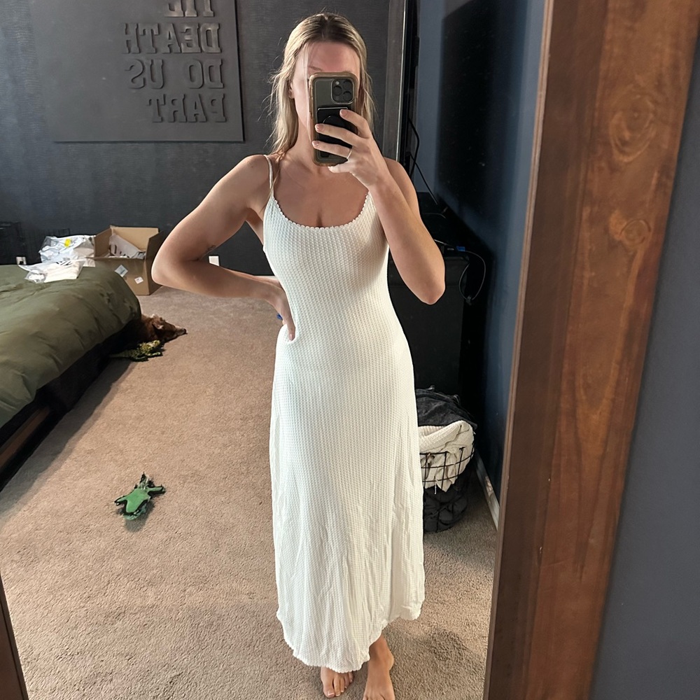 STRETCHY WHITE CASUAL DRESS